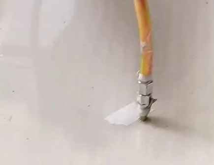 贵州瓷砖空鼓维修公司专业解答在瓷砖铺贴过程中，如果使用的砂料过粗（如全部使用了粗砂），可能会导致以下问题